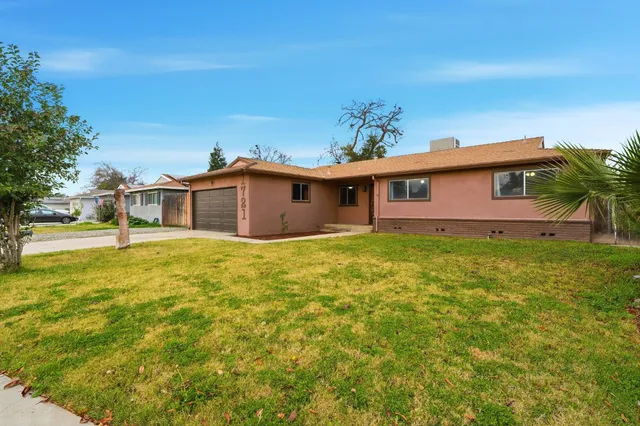 $495,000 | 1721 Beverly Avenue, Clovis, CA 93611