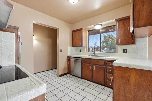 $495,000 | 1721 Beverly Avenue, Clovis, CA 93611