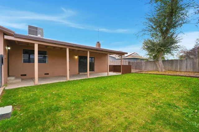 $495,000 | 1721 Beverly Avenue, Clovis, CA 93611