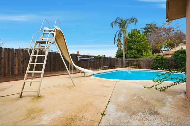 $495,000 | 1721 Beverly Avenue, Clovis, CA 93611