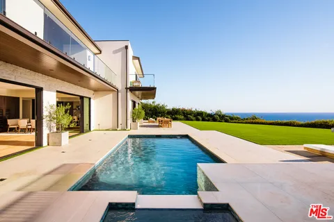 $11,000,000 | 5811 Murphy Way, Malibu, CA 90265