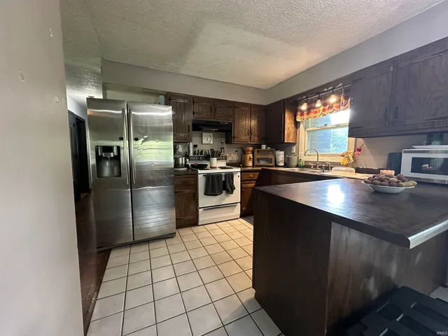 $289,900 | 1357 South Hasler Road, Bloomfield, IN 47424