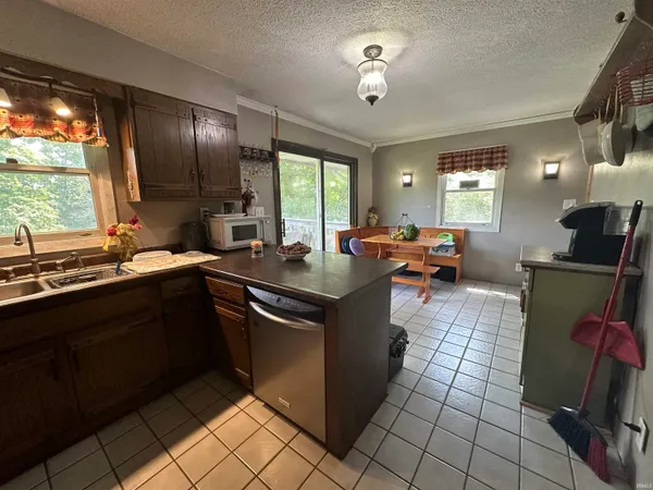 $289,900 | 1357 South Hasler Road, Bloomfield, IN 47424