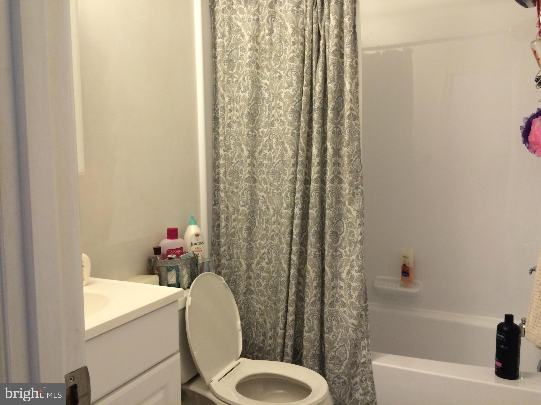 75 Oak Shade Road Gaithersburg, MD 20878 - Photo 18 of 29 Bath