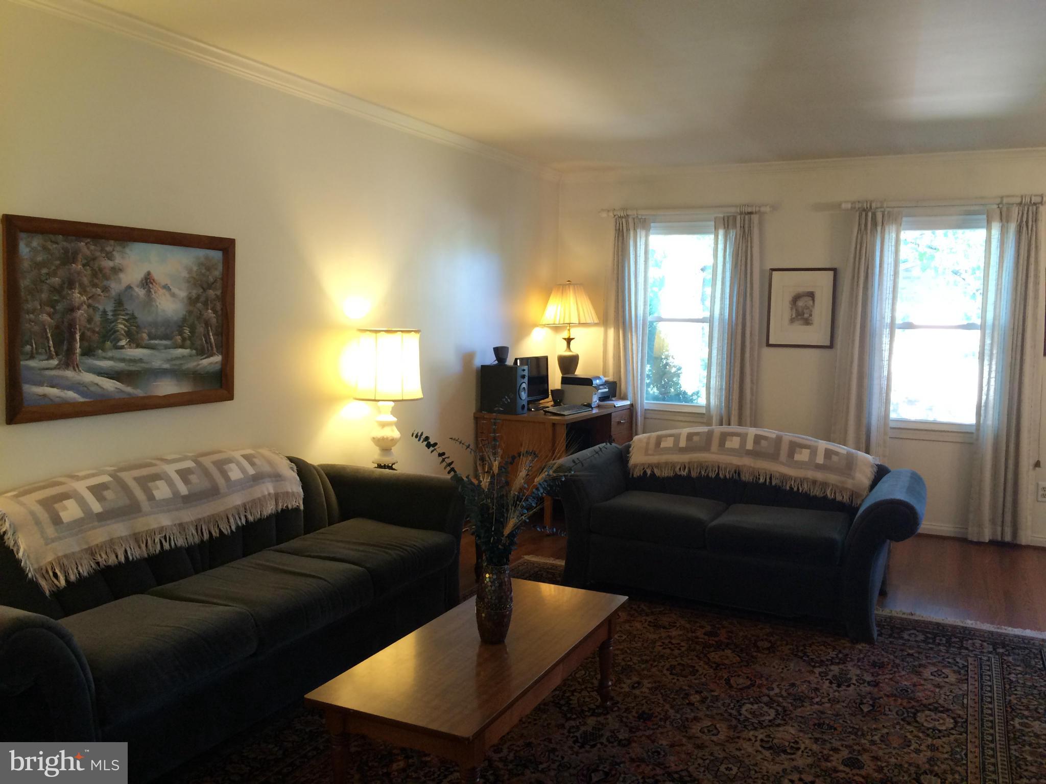75 Oak Shade Road Gaithersburg, MD 20878 - Photo 3 of 29 Living Room