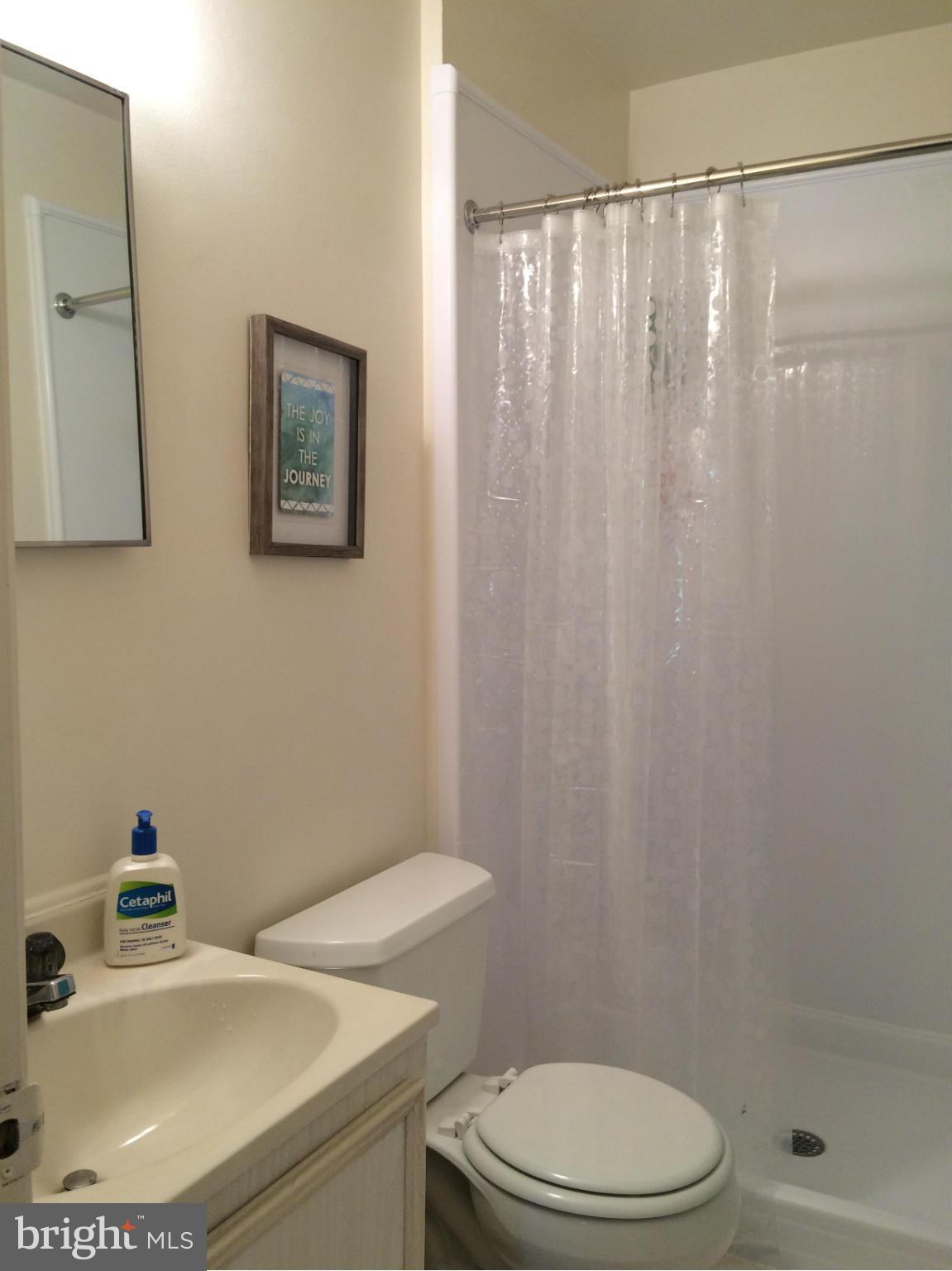 75 Oak Shade Road Gaithersburg, MD 20878 - Photo 22 of 29 Bath (Master)
