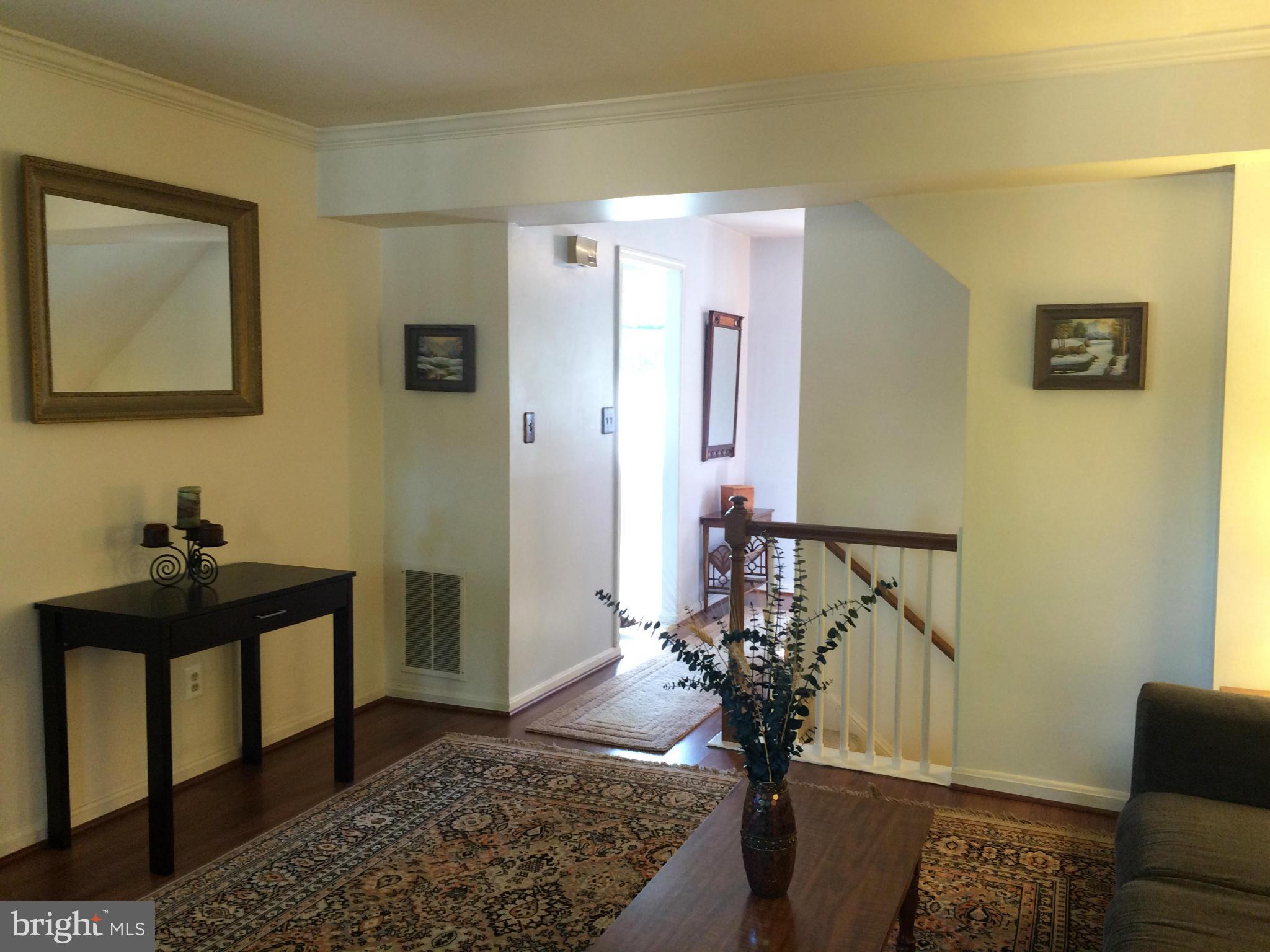 75 Oak Shade Road Gaithersburg, MD 20878 - Photo 5 of 29 Living Room