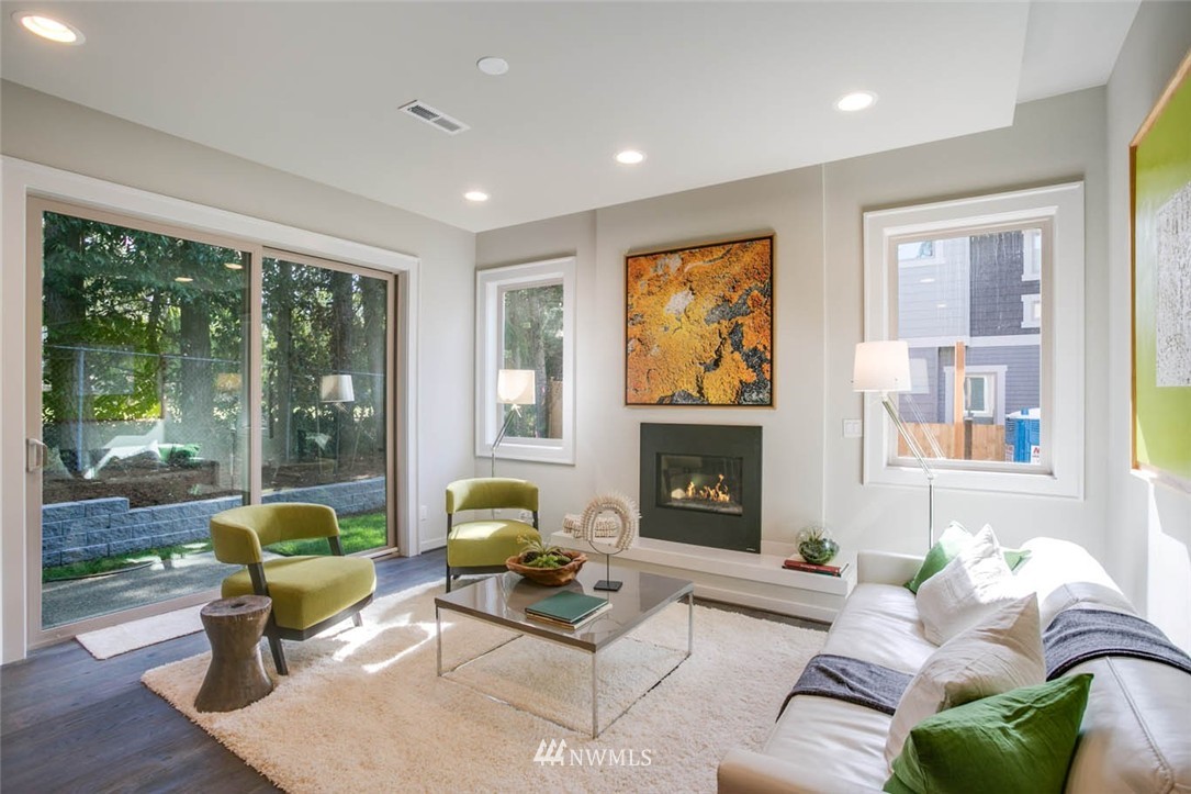 716 Pierce Avenue Northeast Renton, WA 98056 - Photo 2 of 21 Gallery Image 2