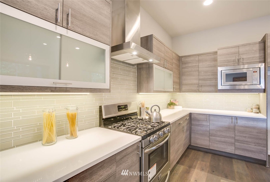 716 Pierce Avenue Northeast Renton, WA 98056 - Photo 4 of 21 Gallery Image 4