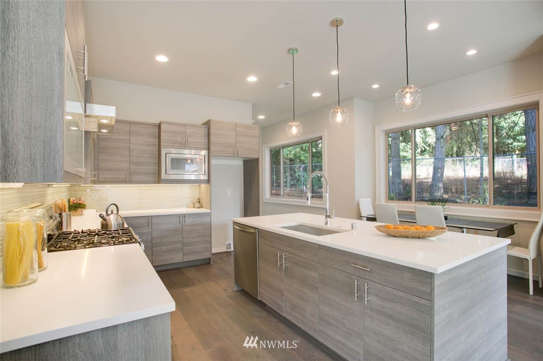 716 Pierce Avenue Northeast Renton, WA 98056 - Photo 5 of 21 Gallery Image 5