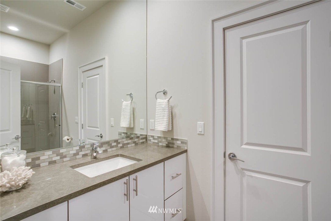 716 Pierce Avenue Northeast Renton, WA 98056 - Photo 9 of 21 Gallery Image 9