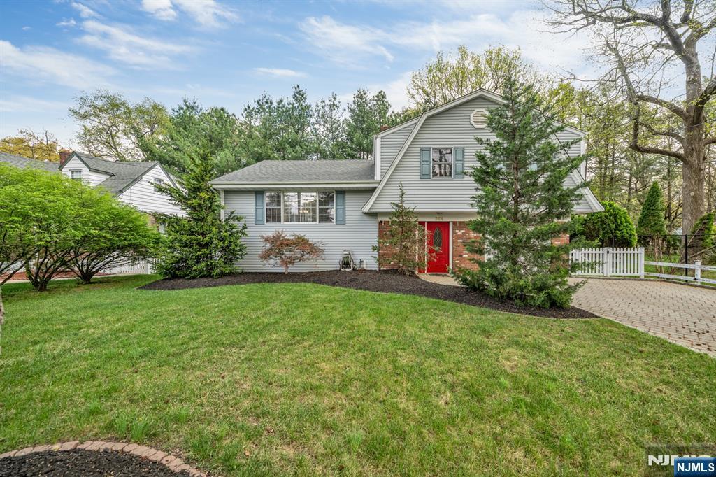 364 Knickerbocker Road Cresskill, NJ 07626 - Photo 3 of 45