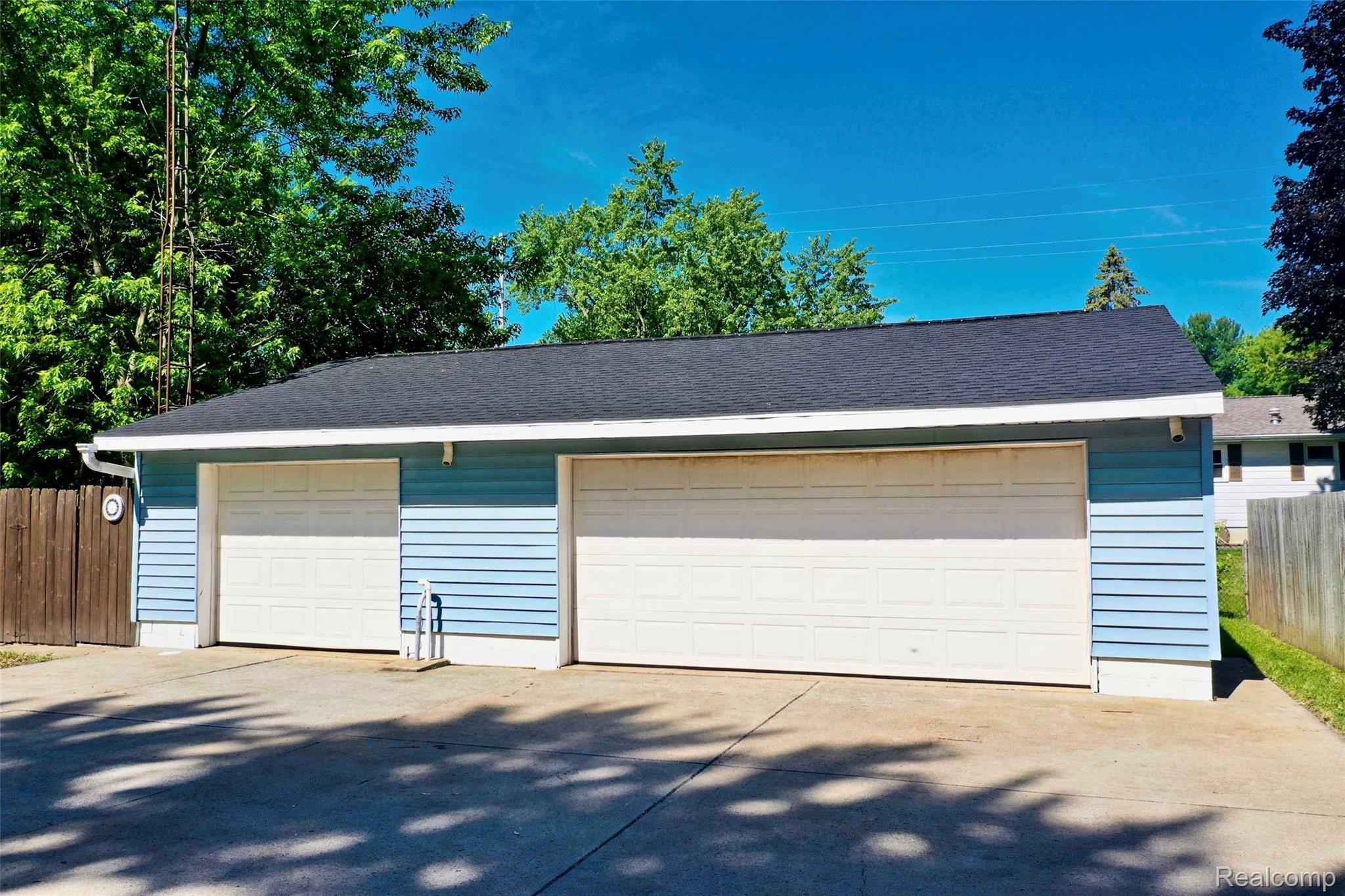 1484 Belsay Road Burton, MI 48509 - Photo 3 of 44 C6514E41-3418-4977-BCE3-C40B315BA12A_1_201_a.jpeg