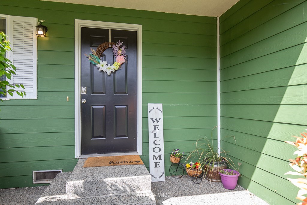 1119 Merea Lane Sultan, WA 98294 - Photo 20 of 20 a front view of a house with a potted plant