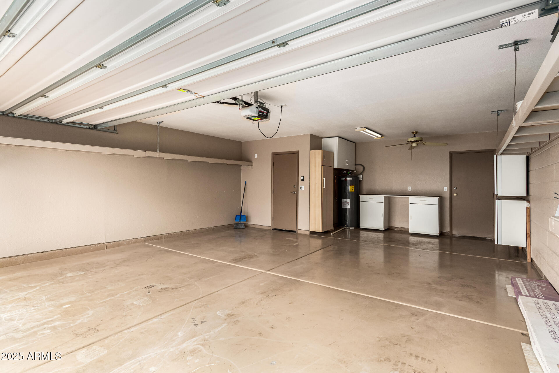 11615 North 40th Way Phoenix, AZ 85028 - Photo 26 of 34 a view of a hallway with a glass door