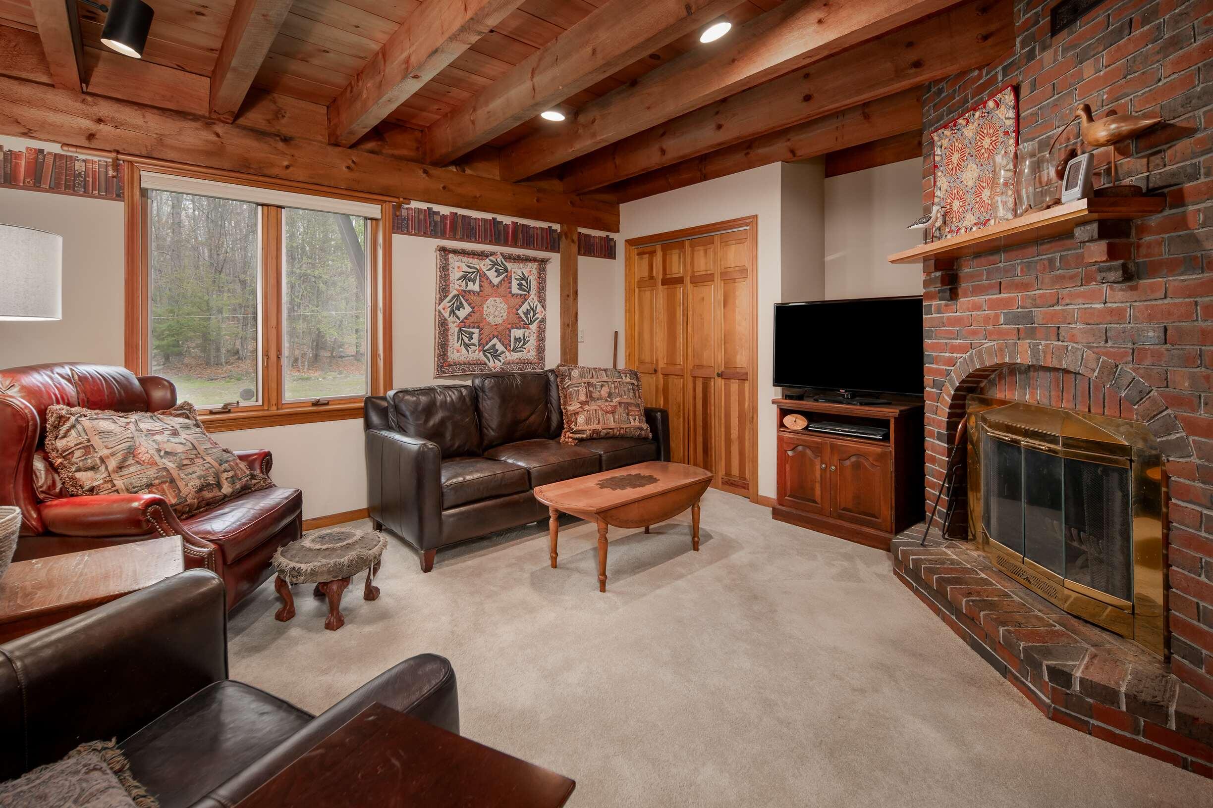 41 Brixham Road York, ME 03909 - Photo 17 of 38 Sitting Room