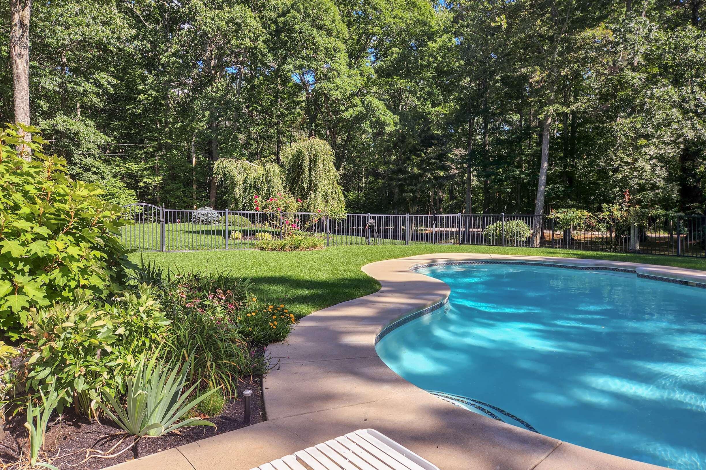 41 Brixham Road York, ME 03909 - Photo 5 of 38 Pool