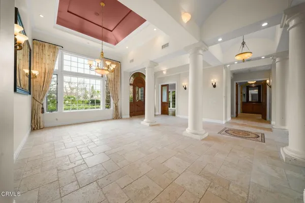 a view of an entryway with a livingroom
