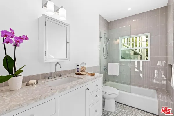 $5,200 | 1134 17th Street, Unit D, Santa Monica, CA 90403