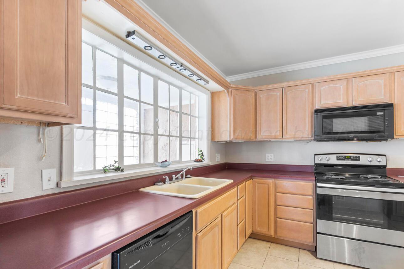 1026 Sunset Terrace Amarillo, TX 79106 - Photo 13 of 44 Kitchen