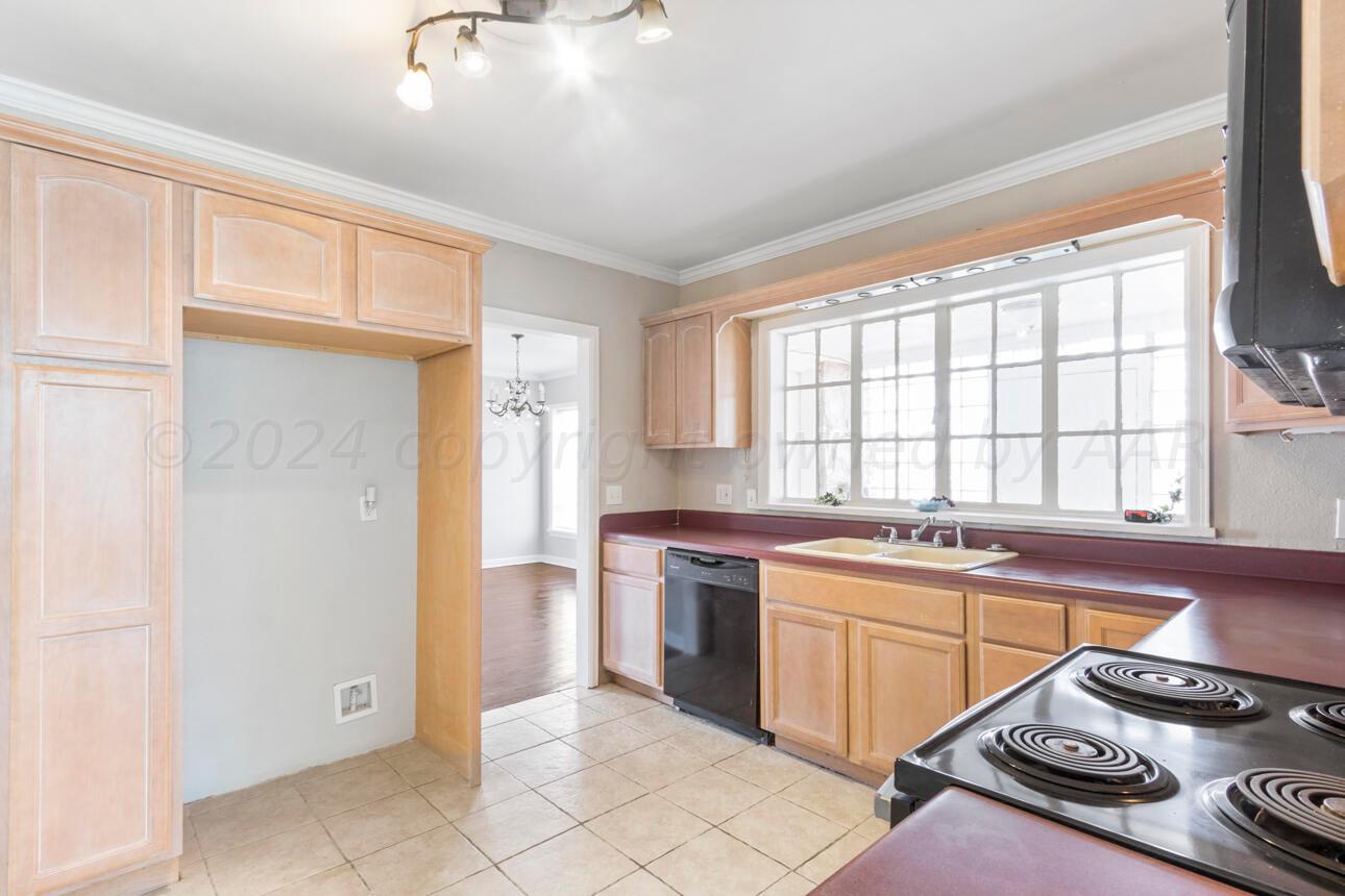 1026 Sunset Terrace Amarillo, TX 79106 - Photo 14 of 44 Kitchen