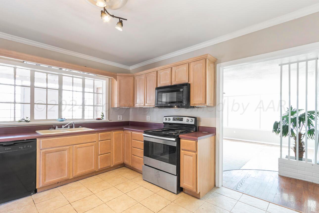 1026 Sunset Terrace Amarillo, TX 79106 - Photo 15 of 44 Kitchen