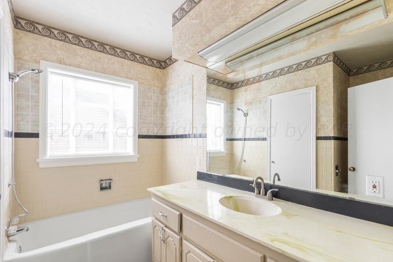 1026 Sunset Terrace Amarillo, TX 79106 - Photo 20 of 44 Downstair Bathroom