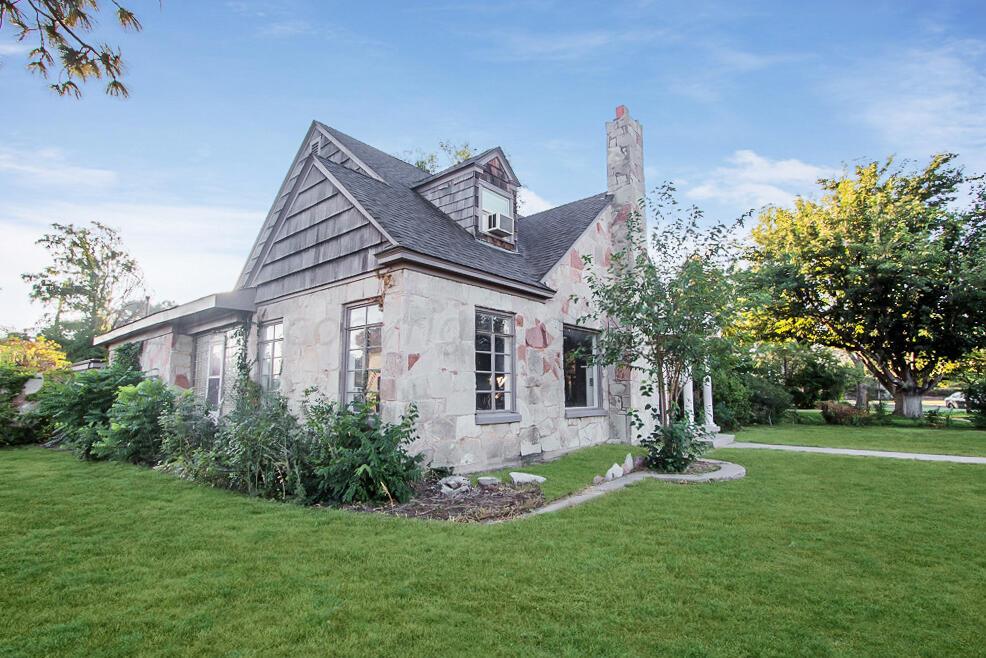 1026 Sunset Terrace Amarillo, TX 79106 - Photo 2 of 44 a front view of a house with a garden and plants