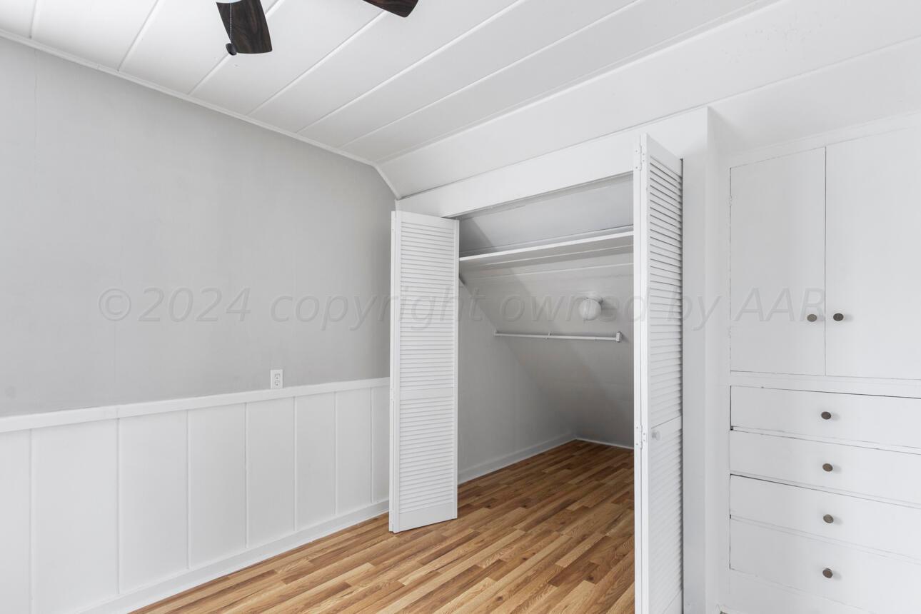 1026 Sunset Terrace Amarillo, TX 79106 - Photo 26 of 44 a bathroom with a wooden floor