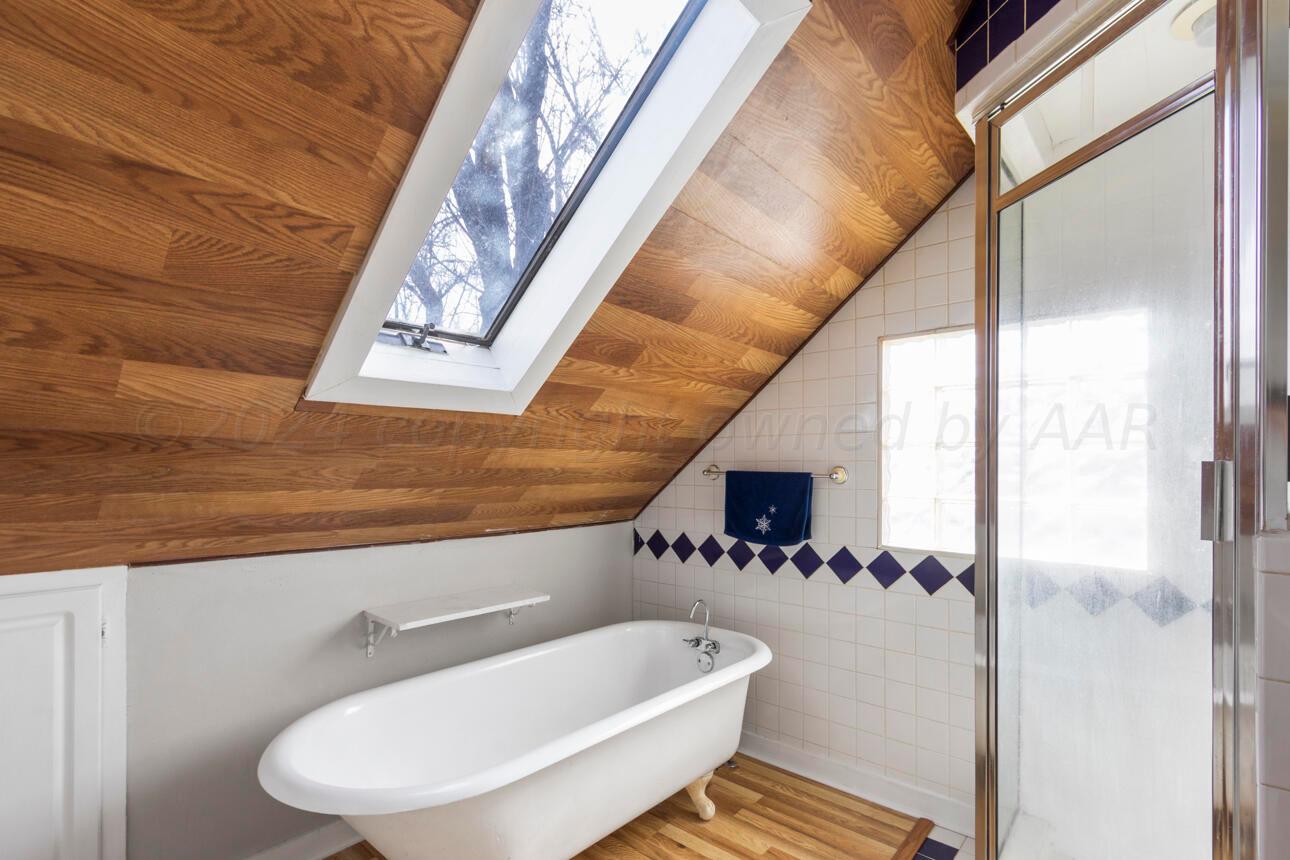 1026 Sunset Terrace Amarillo, TX 79106 - Photo 28 of 44 a bathroom with a toilet and a sink