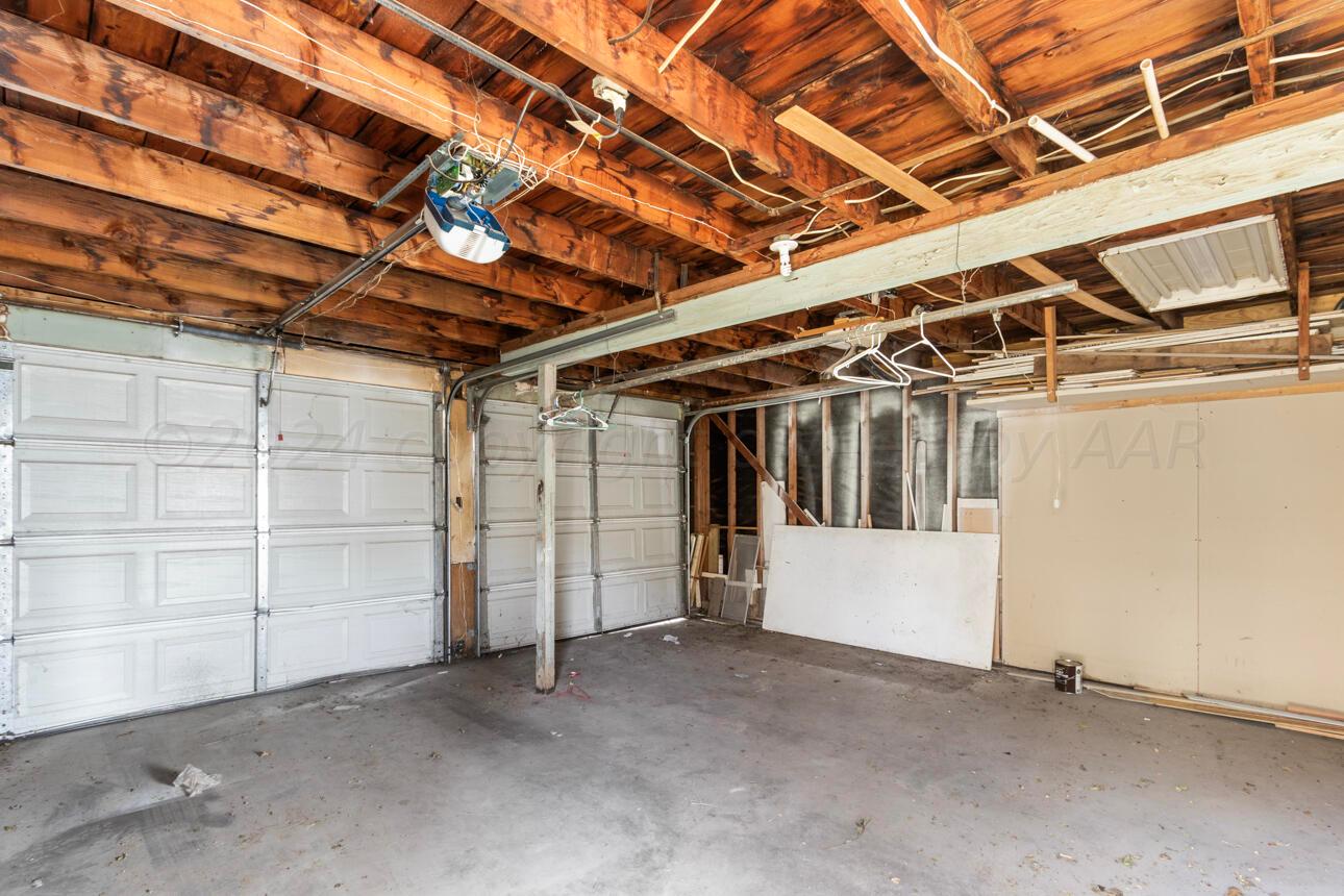 1026 Sunset Terrace Amarillo, TX 79106 - Photo 37 of 44 Garage