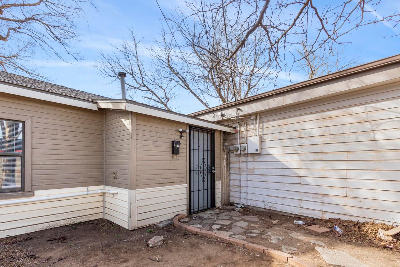 1026 Sunset Terrace Amarillo, TX 79106 - Photo 38 of 44 Efficiency Apartment Front View