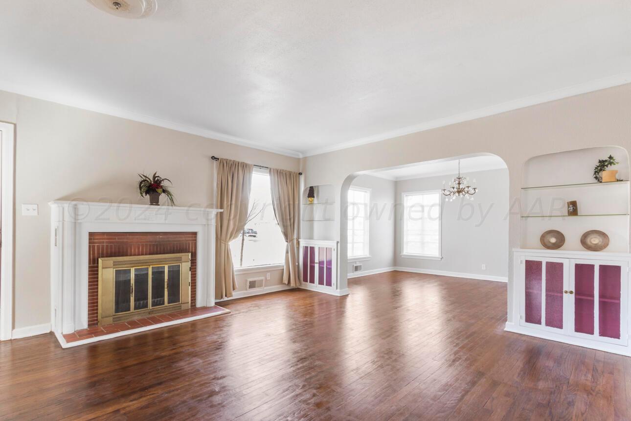 1026 Sunset Terrace Amarillo, TX 79106 - Photo 8 of 44 Front Living Room