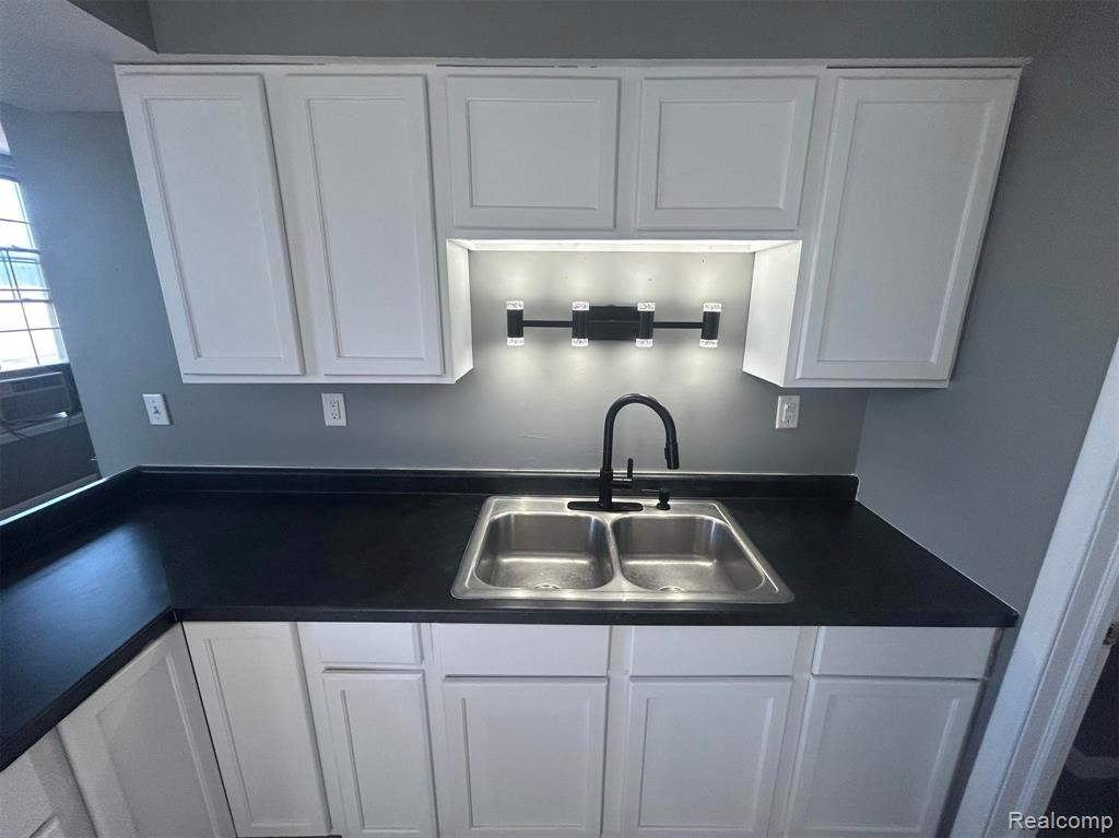 910 Monroe Street Carleton, MI 48117 - Photo 3 of 20