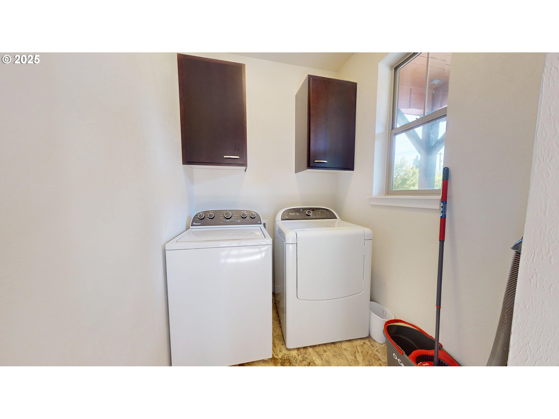 375 Mia Lane Eugene, OR 97401 - Photo 34 of 44 a bathroom with a sink and a mirror