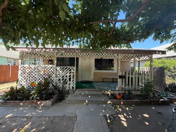 $249,999 | 467 North Elmwood Avenue, Lindsay, CA 93247
