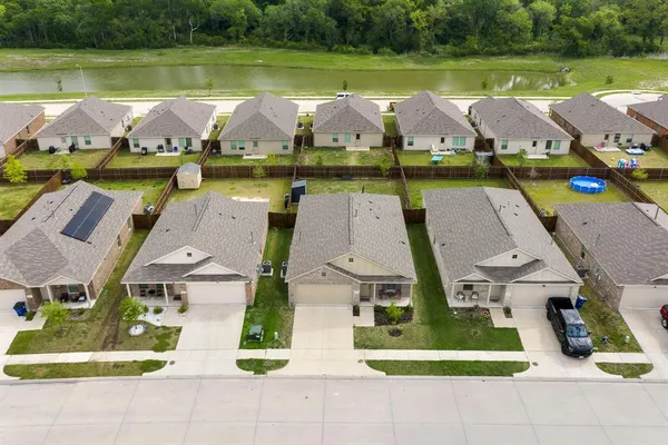 $2,200 | 2308 Tallahassee Drive, Ennis, TX 75119