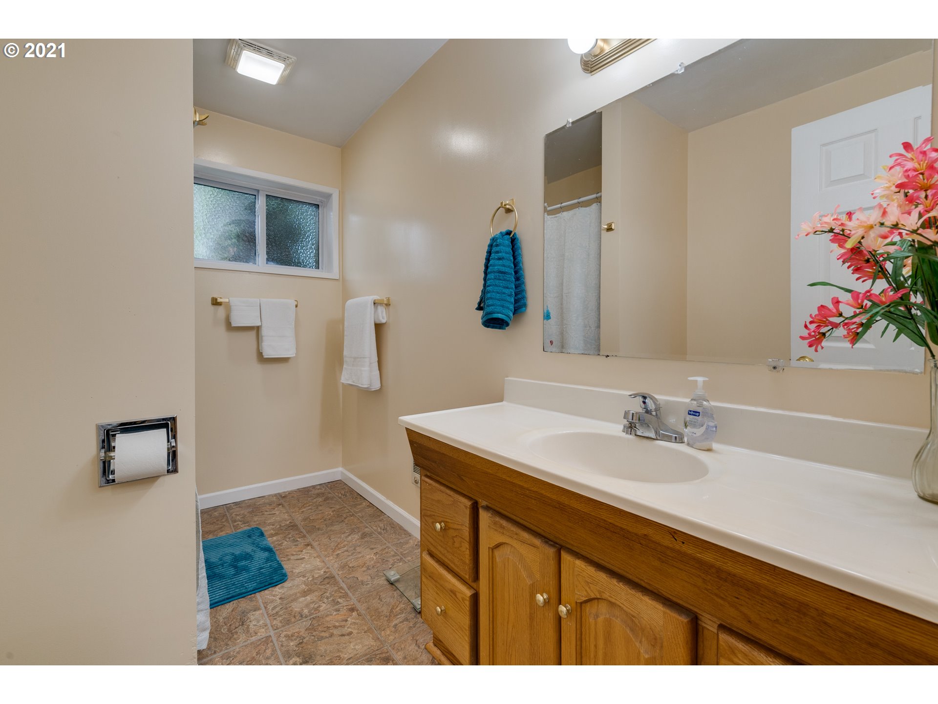 2559 Southwest Dilley Road Forest Grove, OR 97116 - Photo 18 of 32 a bathroom with a sink and a mirror