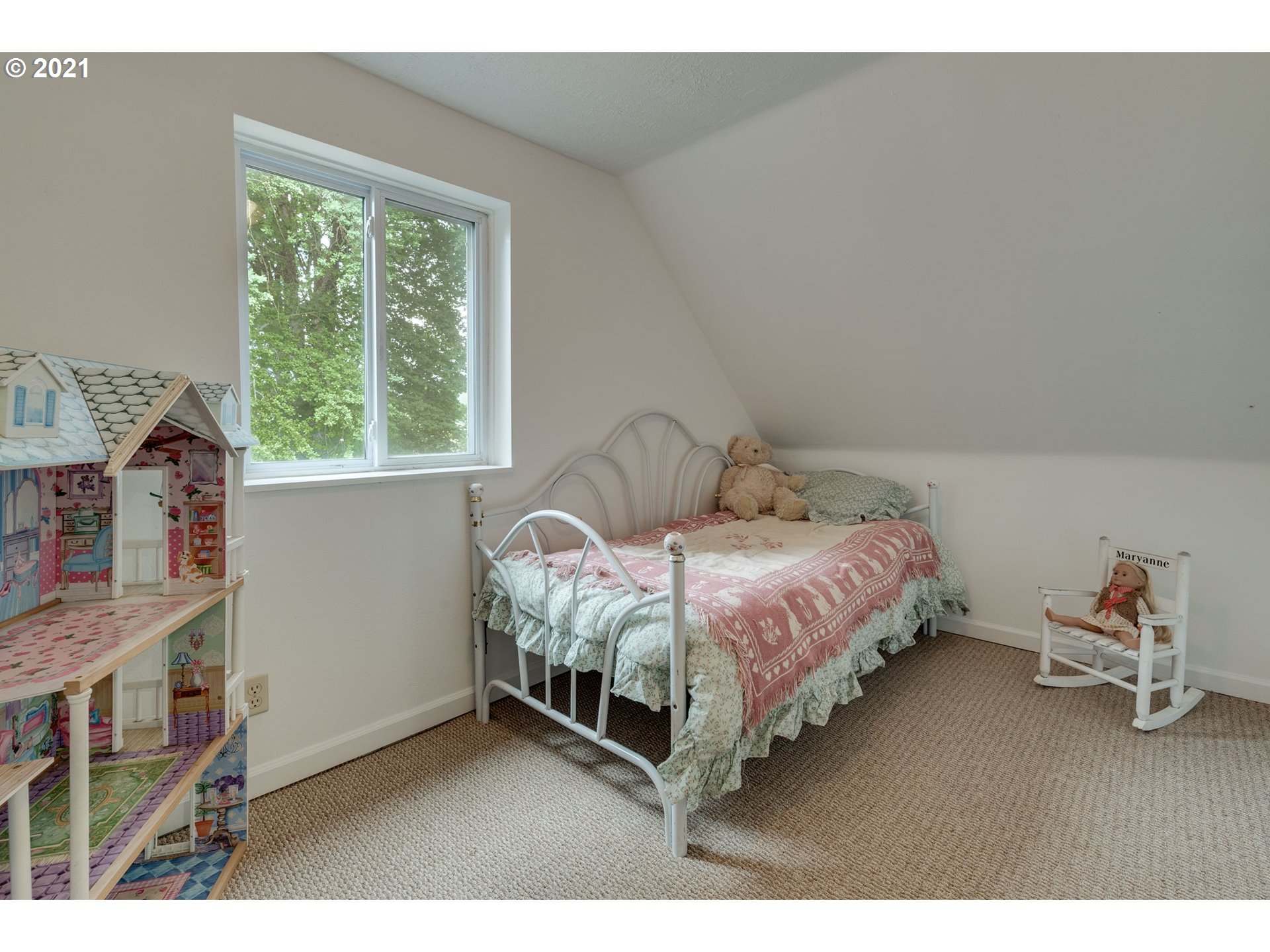 2559 Southwest Dilley Road Forest Grove, OR 97116 - Photo 29 of 32 a bedroom with a bed and a window