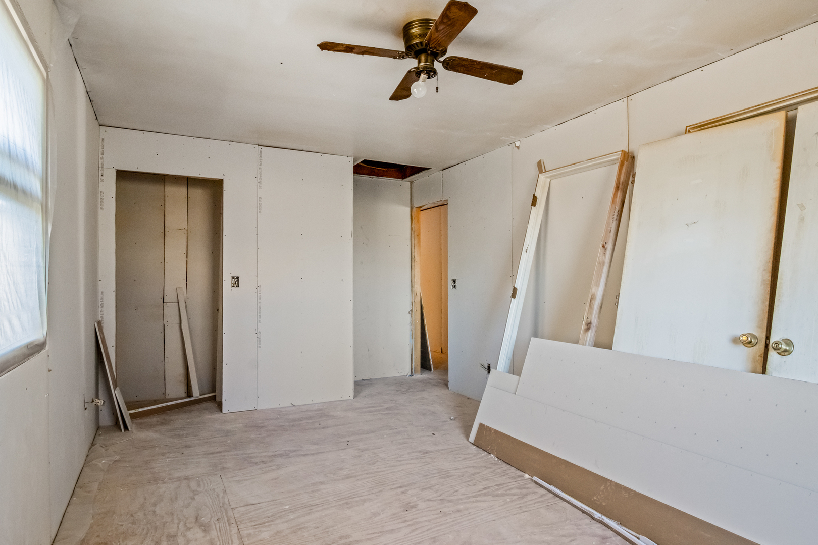 5827 East 3500S Road St. Anne, IL 60964 - Photo 10 of 16 a view of a hallway with closet