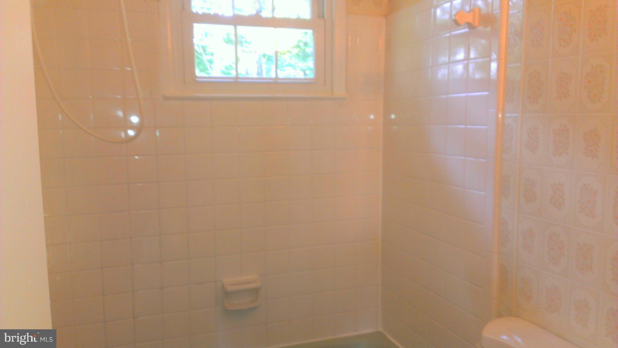 6925 Sydenstricker Road Springfield, VA 22152 - Photo 14 of 28 Bath