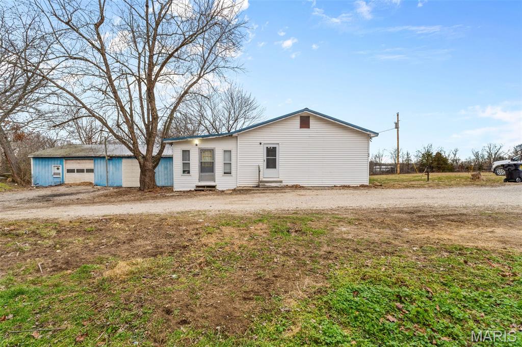 64 Mocking Bird Lane Hawk Point, MO 63349 - Photo 2 of 39