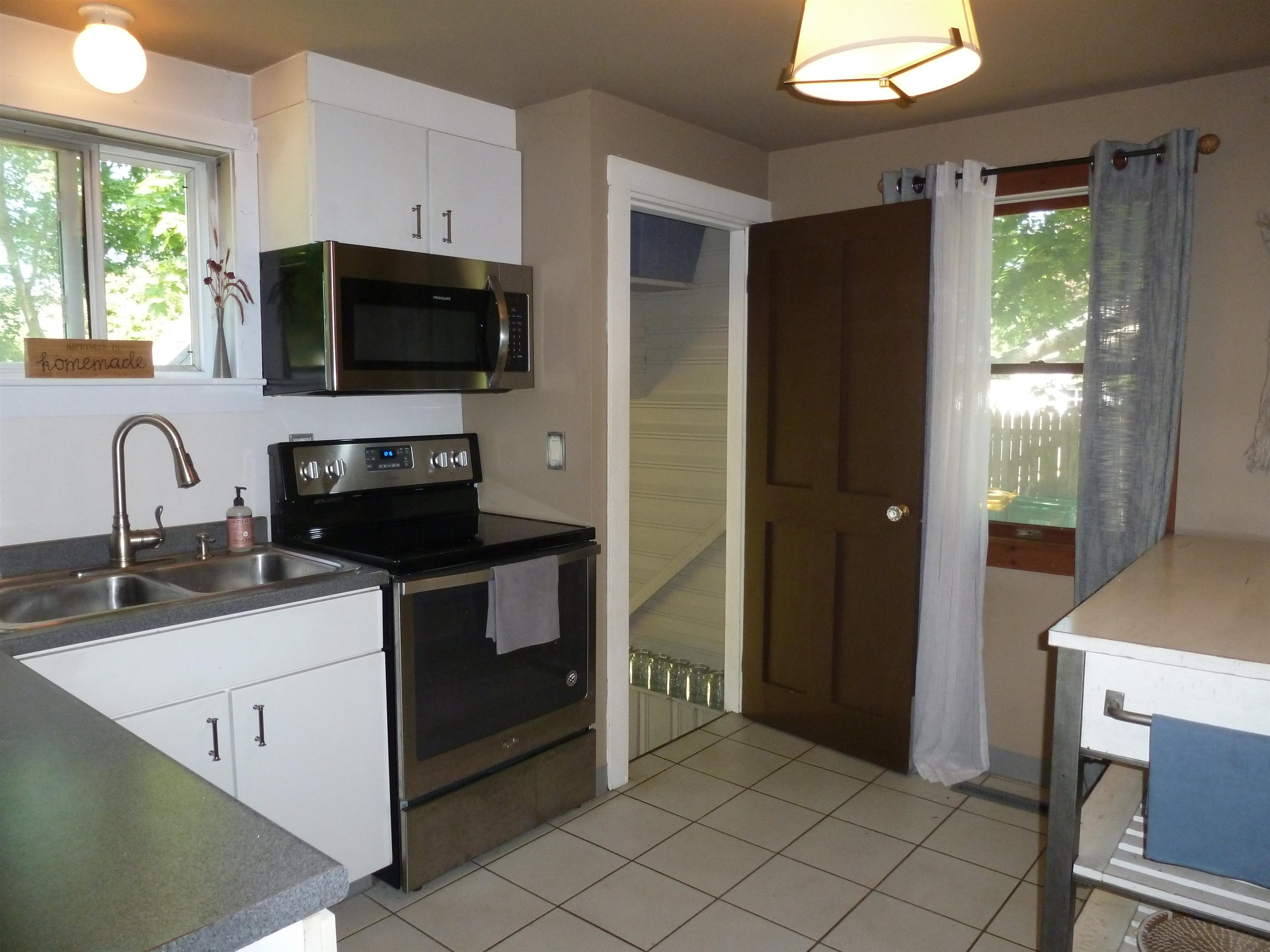 83 Washington Street Rochester, NH 03867 - Photo 8 of 23
