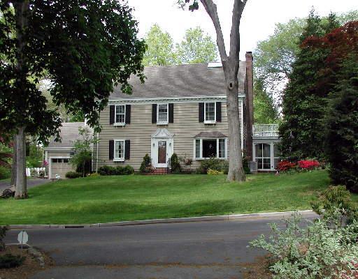 a view of a yard in front of house