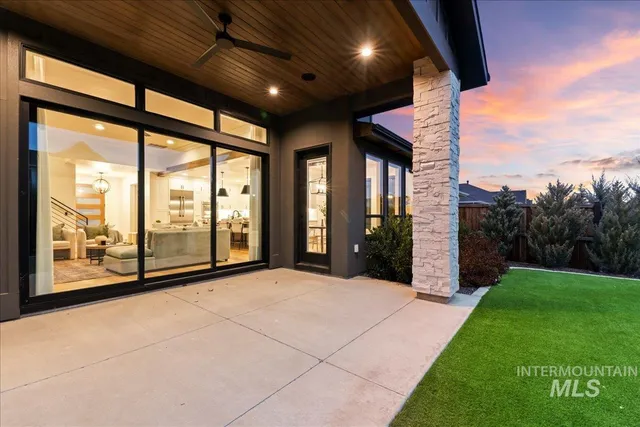 $1,095,000 | 7929 West Deerfawn Lane, Eagle, ID 83616