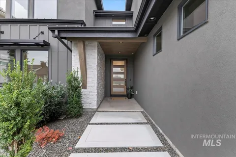 $1,095,000 | 7929 West Deerfawn Lane, Eagle, ID 83616