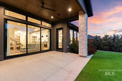 $1,095,000 | 7929 West Deerfawn Lane, Eagle, ID 83616