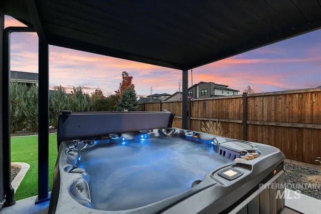 $1,095,000 | 7929 West Deerfawn Lane, Eagle, ID 83616