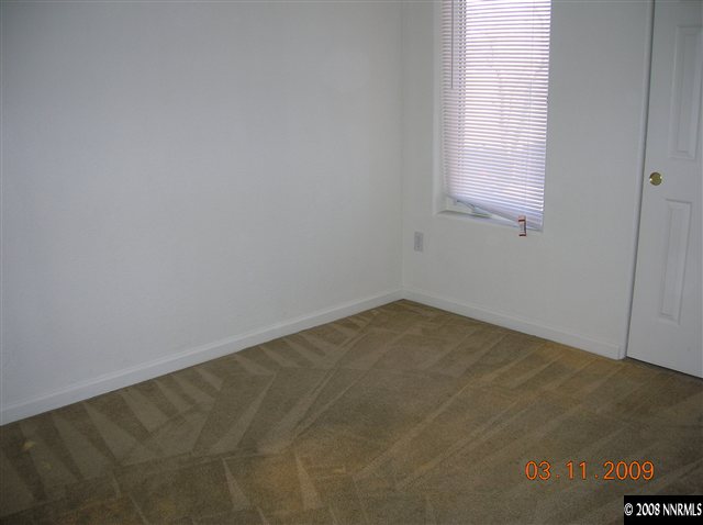 950 Parkview Street Reno, NV 89502 - Photo 5 of 9 an empty room with a window