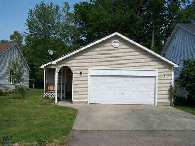 9327 Maple Street Algonac, MI 48001 - Photo 2 of 12 31109355-1.JPG
